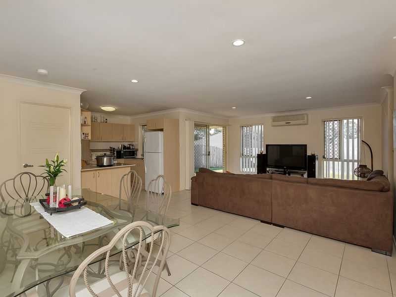 5 York Close, Oxley QLD 4075