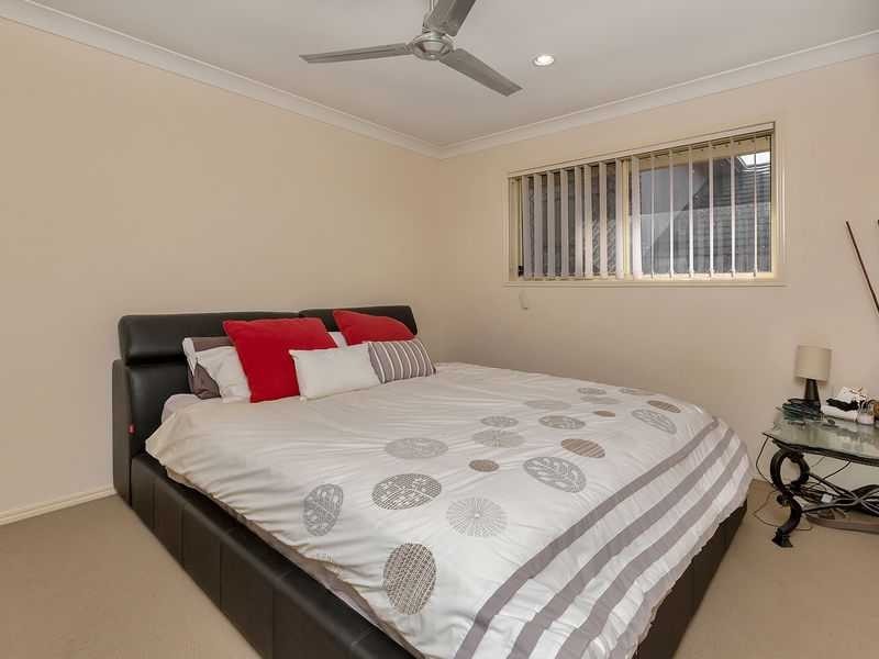 5 York Close, Oxley QLD 4075