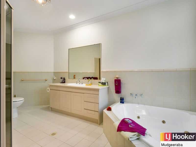 32 Wallaby Drive, Mudgeeraba QLD 4213