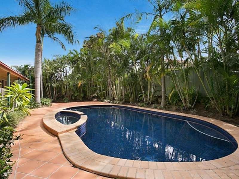 6 Sefton Place, Robina QLD 4226
