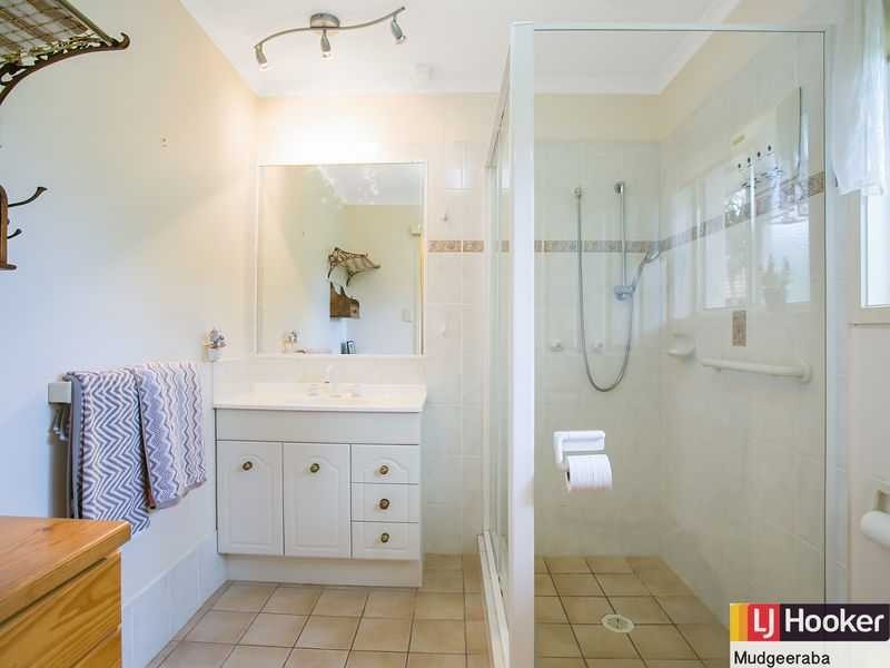 8 Glastonbury Drive, Mudgeeraba QLD 4213