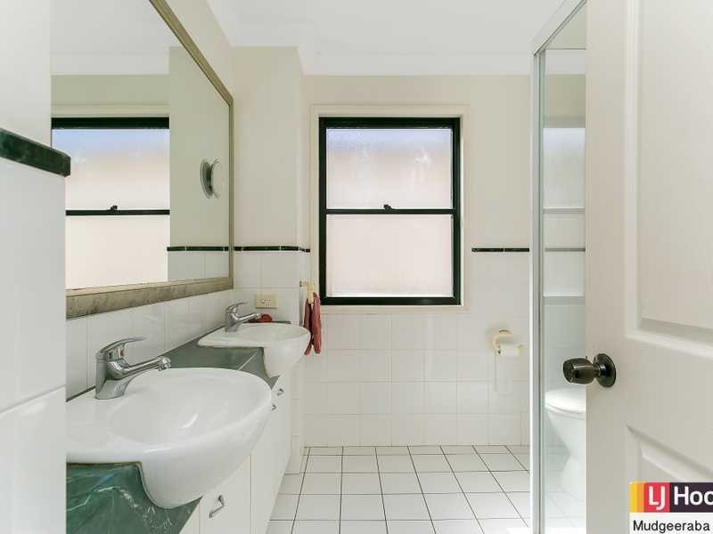 20 Elfin Street, Robina QLD 4226