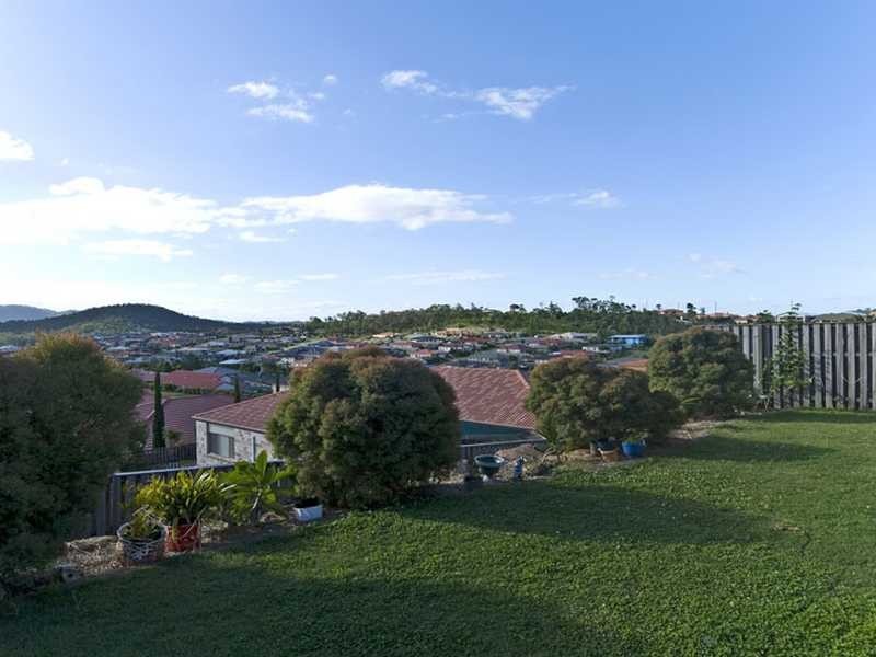 14 Buffalo Cr, Pacific Pines QLD 4211