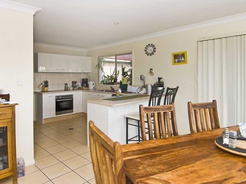 14 Buffalo Cr, Pacific Pines QLD 4211