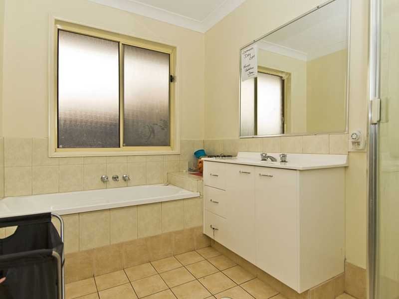 14 Buffalo Cr, Pacific Pines QLD 4211