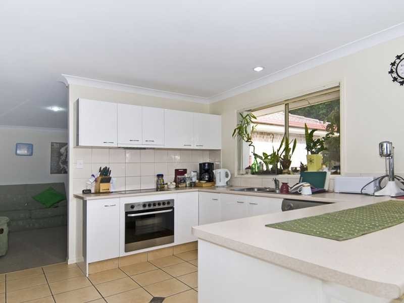14 Buffalo Cr, Pacific Pines QLD 4211