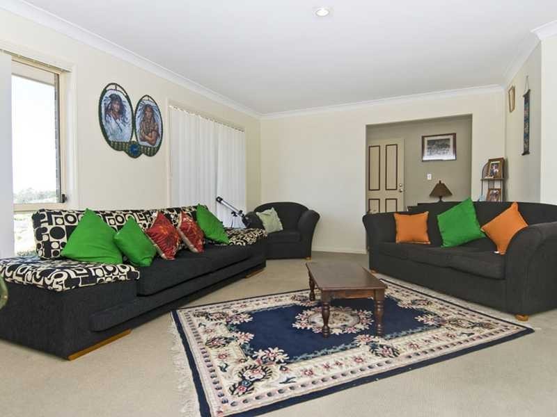 14 Buffalo Cr, Pacific Pines QLD 4211