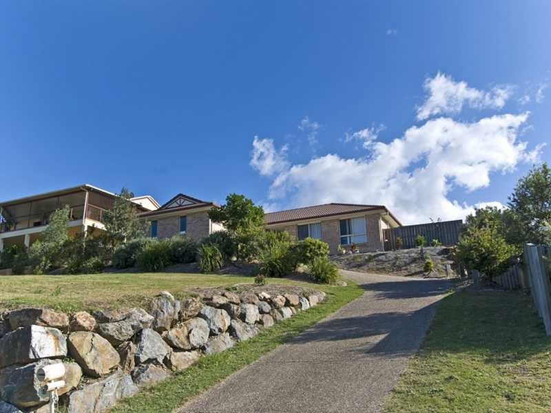 14 Buffalo Cr, Pacific Pines QLD 4211