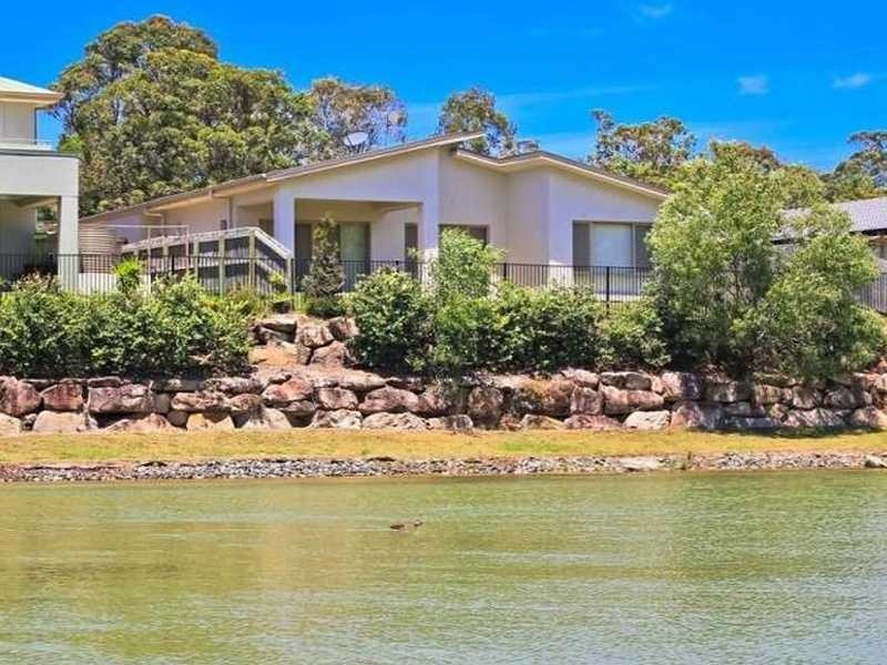 3 Laura Place, Varsity Lakes QLD 4227