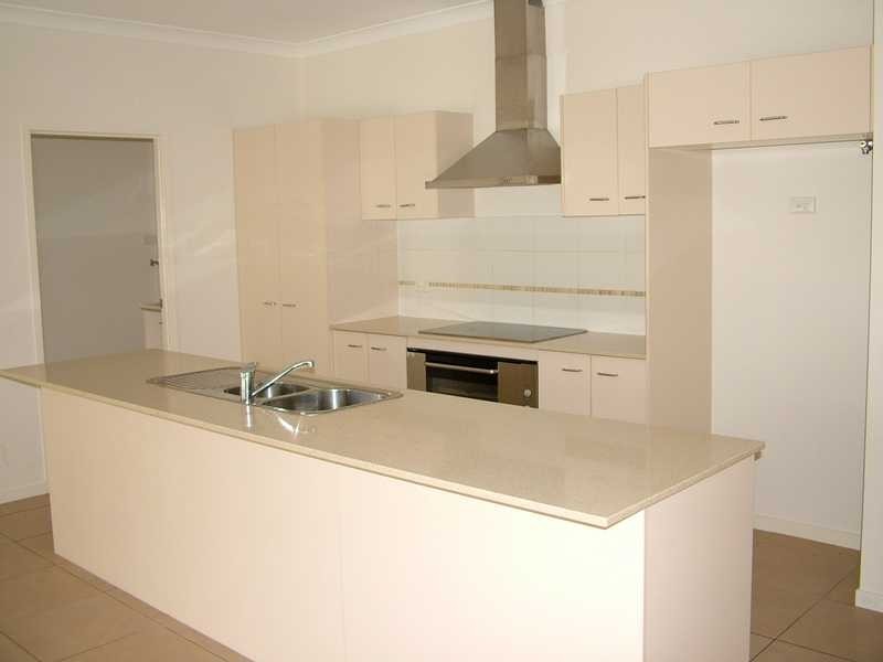 3 Laura Place, Varsity Lakes QLD 4227