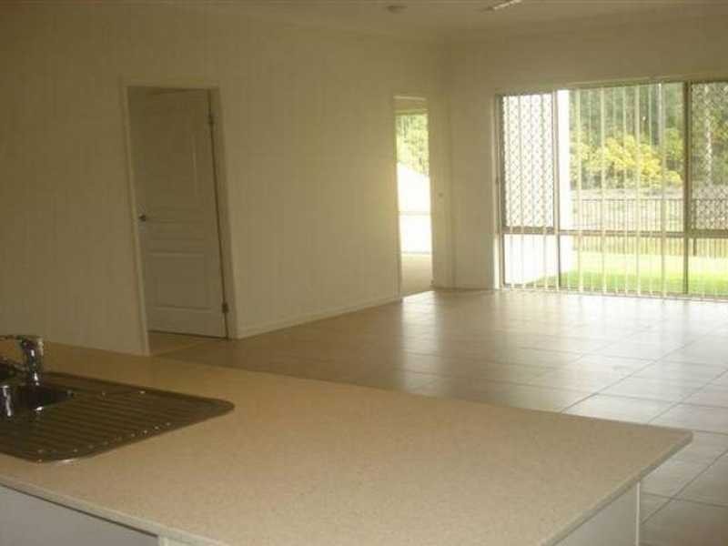 3 Laura Place, Varsity Lakes QLD 4227