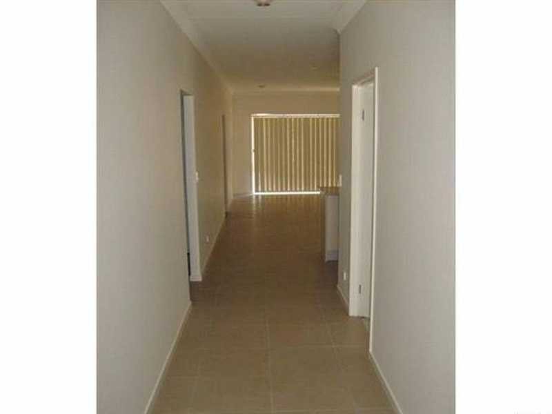 3 Laura Place, Varsity Lakes QLD 4227