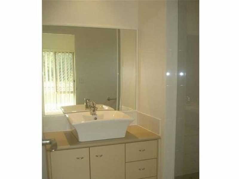 3 Laura Place, Varsity Lakes QLD 4227