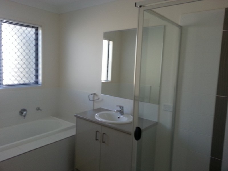 43 Azure Way, Hope Island QLD 4212