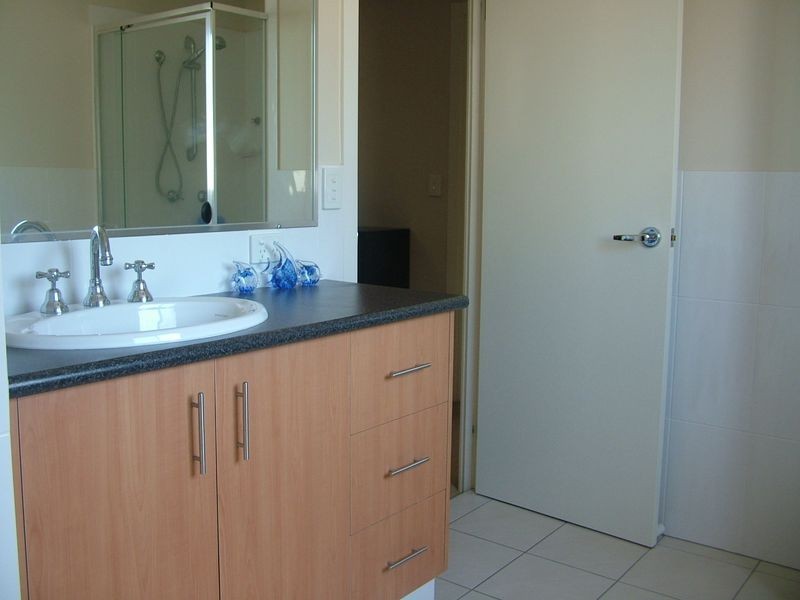 2/21 Robert Street, Mudgeeraba QLD 4213