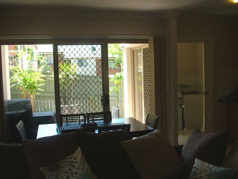 2/21 Robert Street, Mudgeeraba QLD 4213