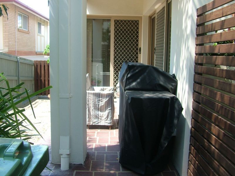 2/21 Robert Street, Mudgeeraba QLD 4213