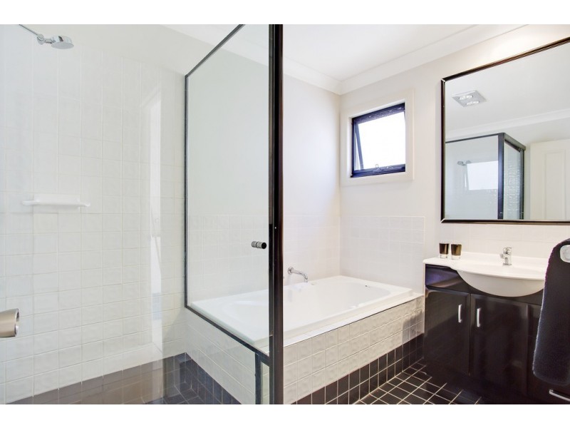 13B Heights Drive, Robina QLD 4226