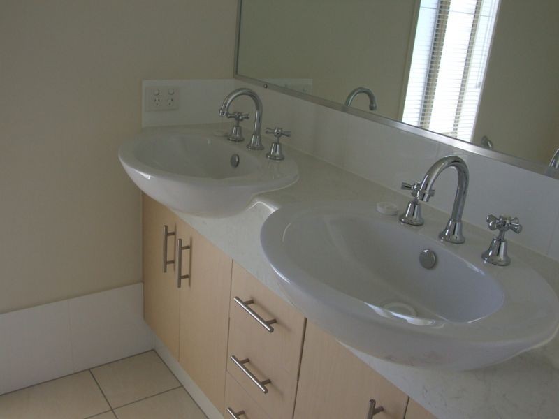 36 Diamantina Circuit, Pacific Pines QLD 4211