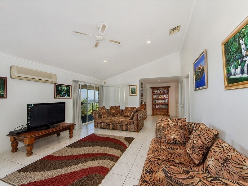 71 Brackenfield Court, Bonogin QLD 4213