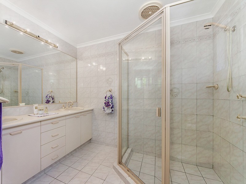 71 Brackenfield Court, Bonogin QLD 4213