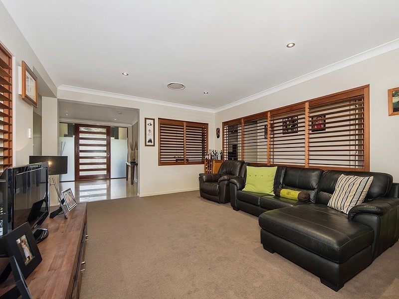 34 Boogaerdt Rise, Bonogin QLD 4213