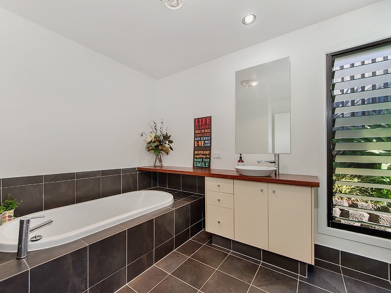 4 Golden Grove Boulevard, Reedy Creek QLD 4227