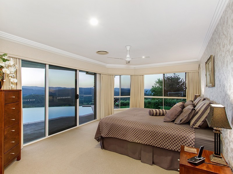 50 Chesterfield Drive, Bonogin QLD 4213