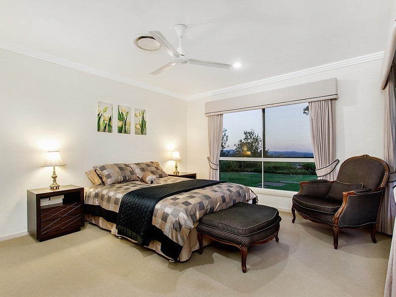 50 Chesterfield Drive, Bonogin QLD 4213