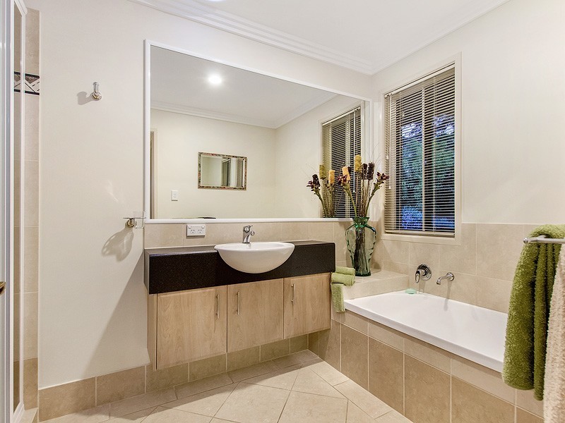 50 Chesterfield Drive, Bonogin QLD 4213