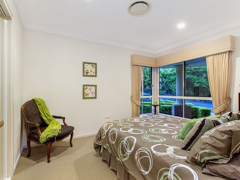 50 Chesterfield Drive, Bonogin QLD 4213