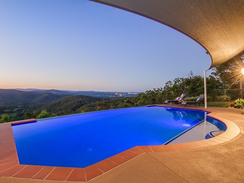 50 Chesterfield Drive, Bonogin QLD 4213