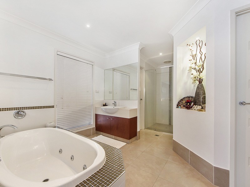 16 Gilgandra Close, Reedy Creek QLD 4227