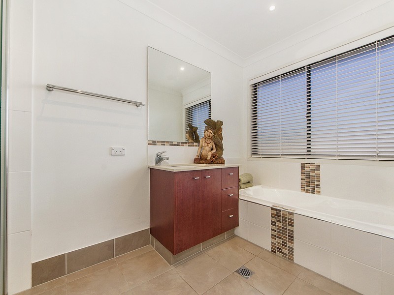 16 Gilgandra Close, Reedy Creek QLD 4227