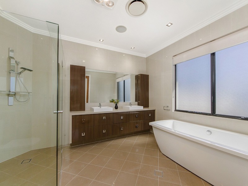 14 Southern Skies Avenue, Reedy Creek QLD 4227