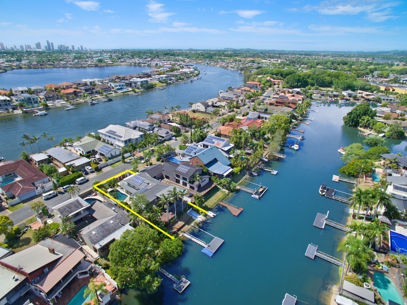 7 Witt Avenue, Carrara QLD 4211