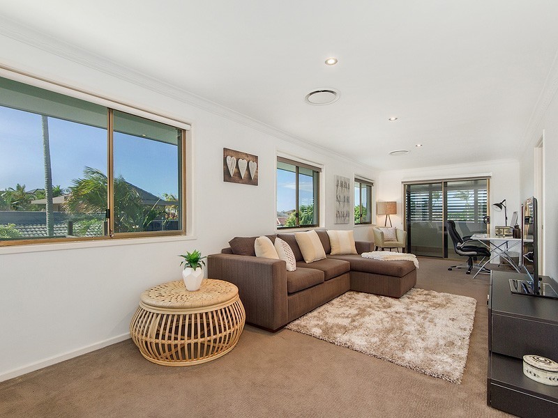 7 Witt Avenue, Carrara QLD 4211