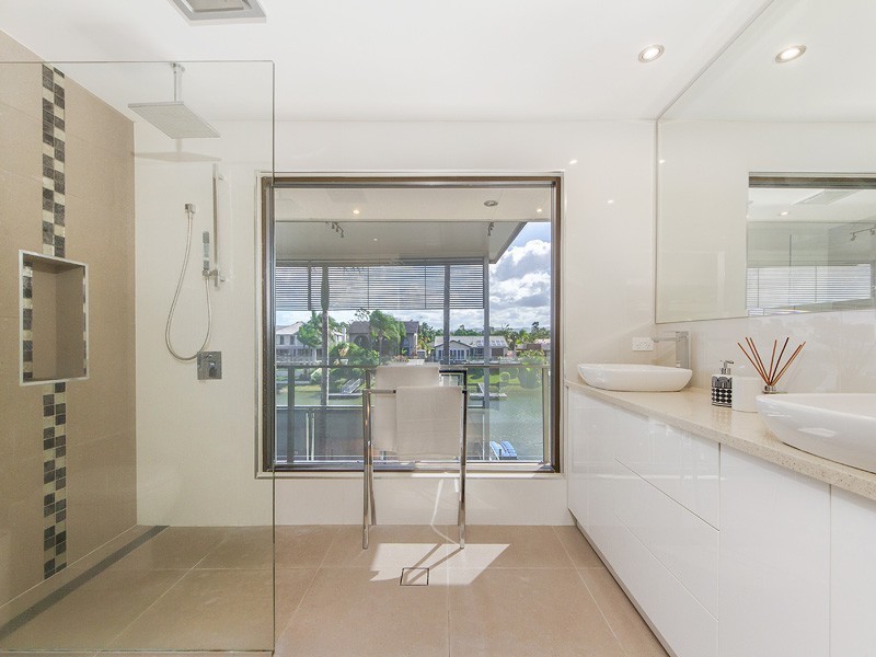 7 Witt Avenue, Carrara QLD 4211