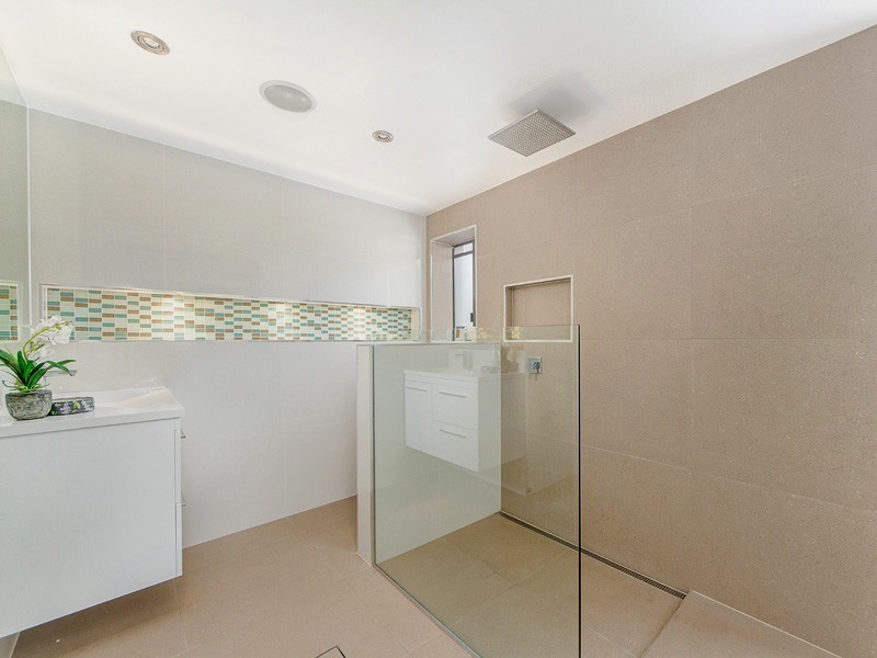 7 Witt Avenue, Carrara QLD 4211