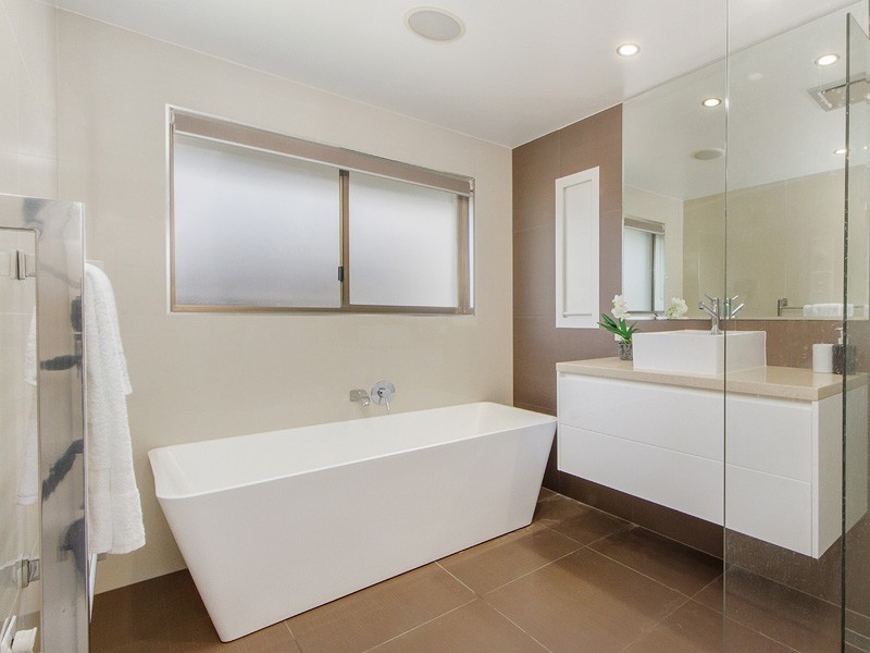 7 Witt Avenue, Carrara QLD 4211