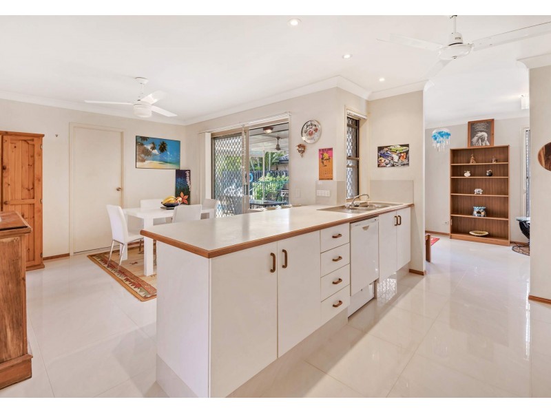 6 Montezuma Drive, Burleigh Waters QLD 4220