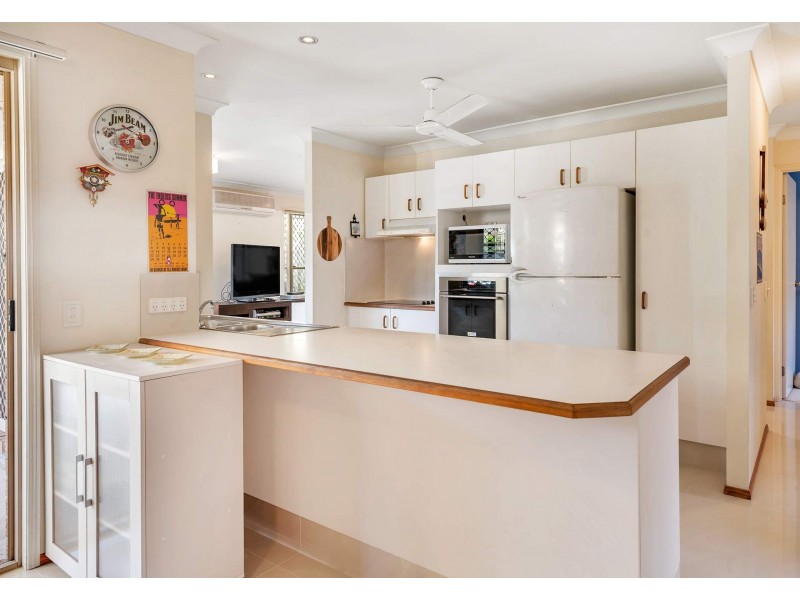 6 Montezuma Drive, Burleigh Waters QLD 4220
