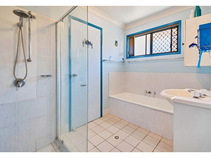 6 Montezuma Drive, Burleigh Waters QLD 4220