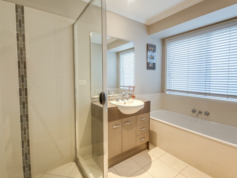 37 York Creek Crescent, Reedy Creek QLD 4227