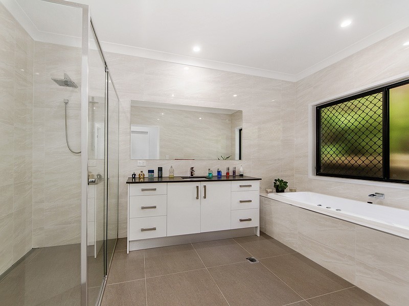 16 Panorama Drive, Reedy Creek QLD 4227