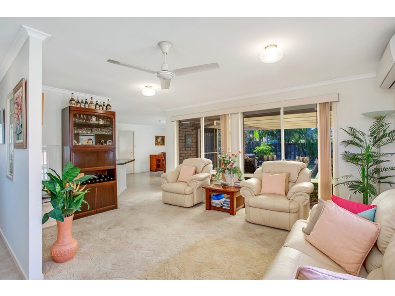 37 Warbler Parade, Varsity Lakes QLD 4227