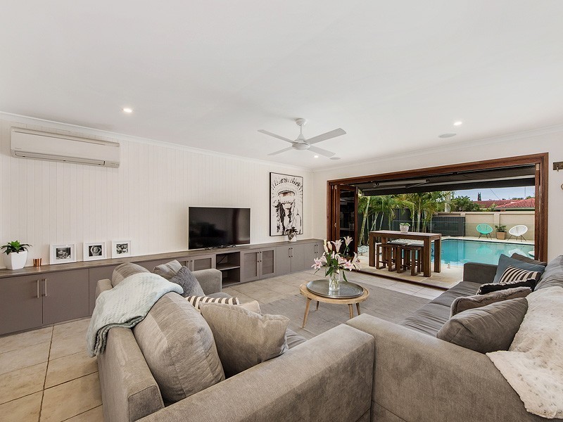 11 Mallawa Drive, Palm Beach QLD 4221