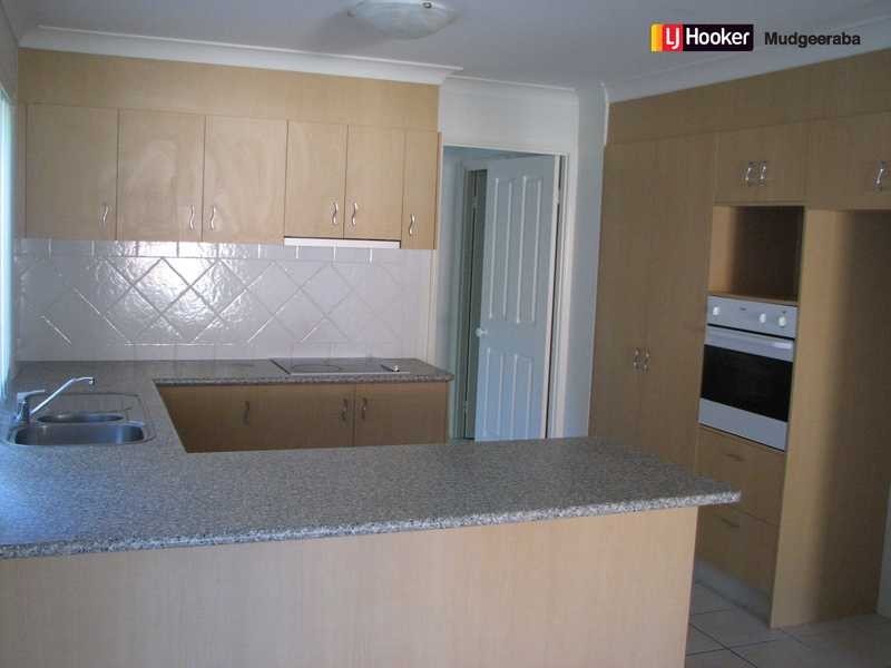 11 Hertford Crescent, Mudgeeraba QLD 4213