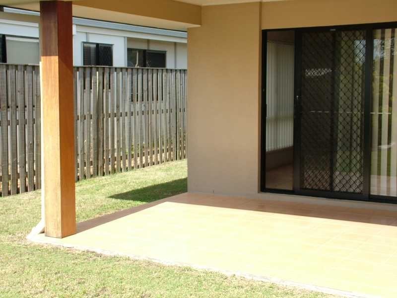 15 Beerwah Street, Pacific Pines QLD 4211