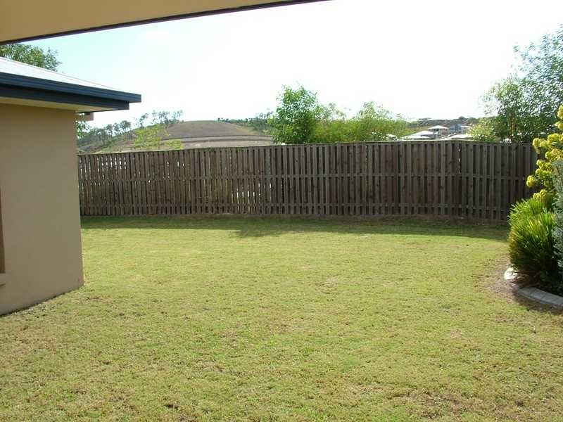 15 Beerwah Street, Pacific Pines QLD 4211